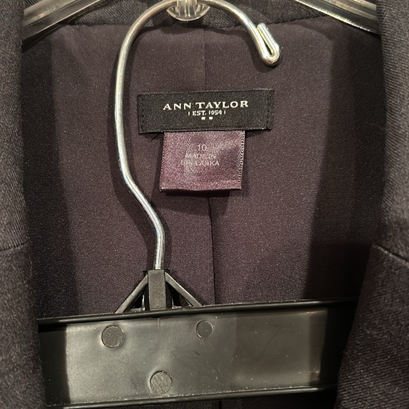 Ann Taylor sz 10 2 piece Suit -Beautiful Gray Coat and Skirt. - Picture 3 of 7